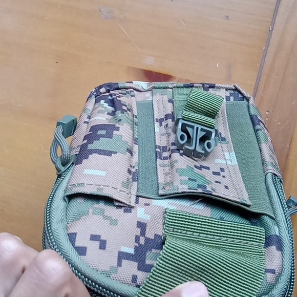 Military pouch, roughly ~ (7 1/4 in. Length), (5 in. Wide) - Picture 7 of 12